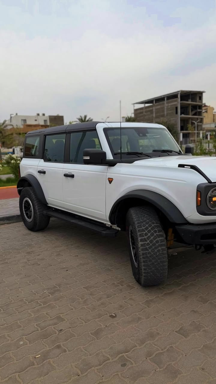 للبيع  Ford Bronco 2022
خليجي كفالة عامة فول مواصفات ضمان شركة الكاصد الوكيل لشركة فورد
رقم أربيل الجديد وبأسمي فحص وهزة كله جاهز 
محرك V6 سعة 2.7 لتر تيربو
قوة هائلة تصل إلى 330 حصان
سقف متحرك بالكامل لعشاق المغامرة
مواصفات فول
نظام دفع رباعي 4x4 مجهز للطرق الجبلية والصحراوية.
عجلات 17 إنش مع إطارات مخصصة للطرق الوعرة.
مقصورة داخلية رحبة مع شاشة كبيره تدعم Apple CarPlay وAndroid Auto.
أنظمة أمان متقدمة: كاميرا 360
وضعيات قيادة متعددة تناسب جميع التضاريس.
سيارة مغامرات بامتياز، تجمع بين القوة – الراحة – التصميم العصري
العنوان / البصرة
للاستفسار 
***********
