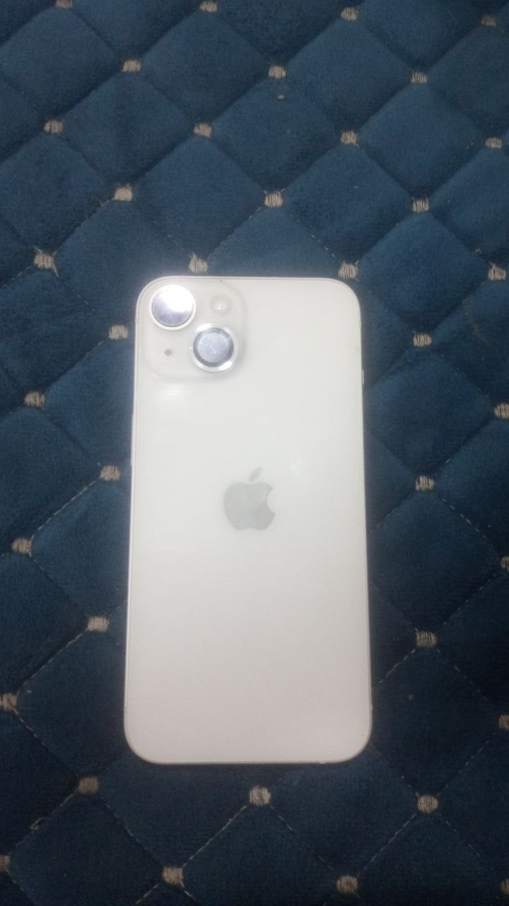تلفون ايفون 14عادي ابيض لون نضيف كل شي ما بي ما مفتوح ولا كل شي مبدل بس بطاريه 80
