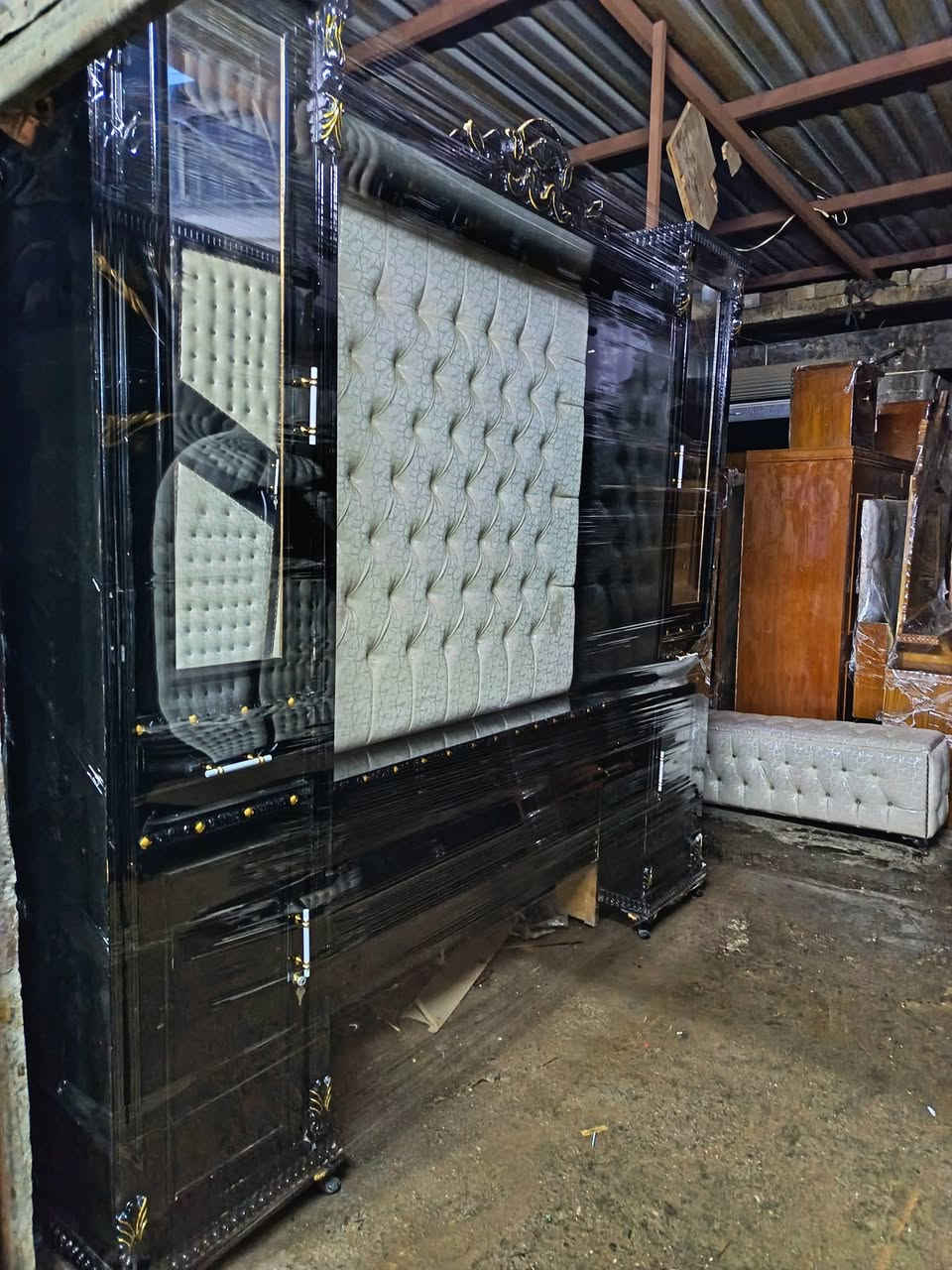 غرفه جهزا 6ابواب ملحق فصال ابراج خشب عراقي السعر مليون 300 وبي مجال *********** بي ب
