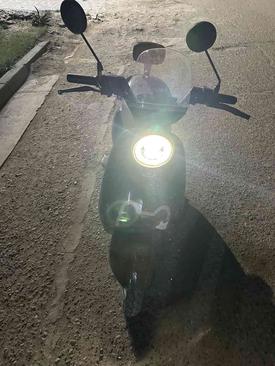 دراجه شحن ( أربع بطاريات حجم كبير ) سرعتها ٥٠ حقيقي : سويجين وبصمتين …………. المكان بغداد البلديات قرب الإطفاء
