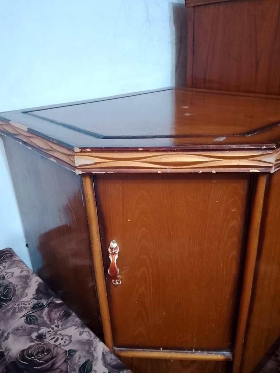 #للبيع♕
چربايه نفرين 
زاويه 
ميز مثلث 
كومدي 
السعر 450 وبيهن مجال 
المكان: الرمادي زنگوره
***********
