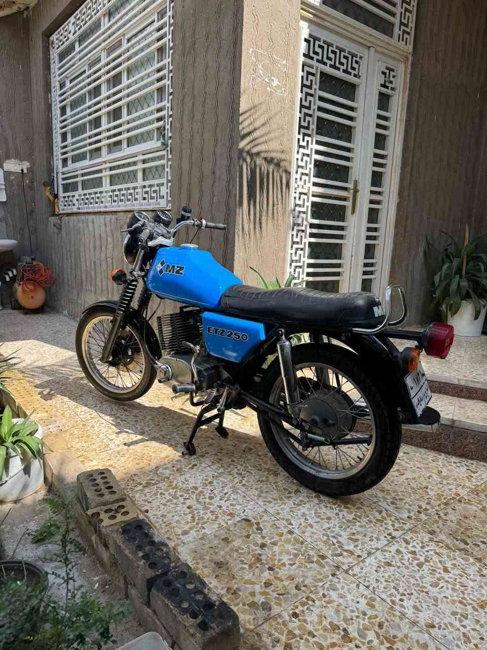 سلام عليكم
دراجه امزت 88
شاصي بي لحيم 
سايس 3علفتح 
مكينه ناعمه فقط الثالث مرات يفلت 
ابيع بدون كلشي 
مكان كوفه 
***********
