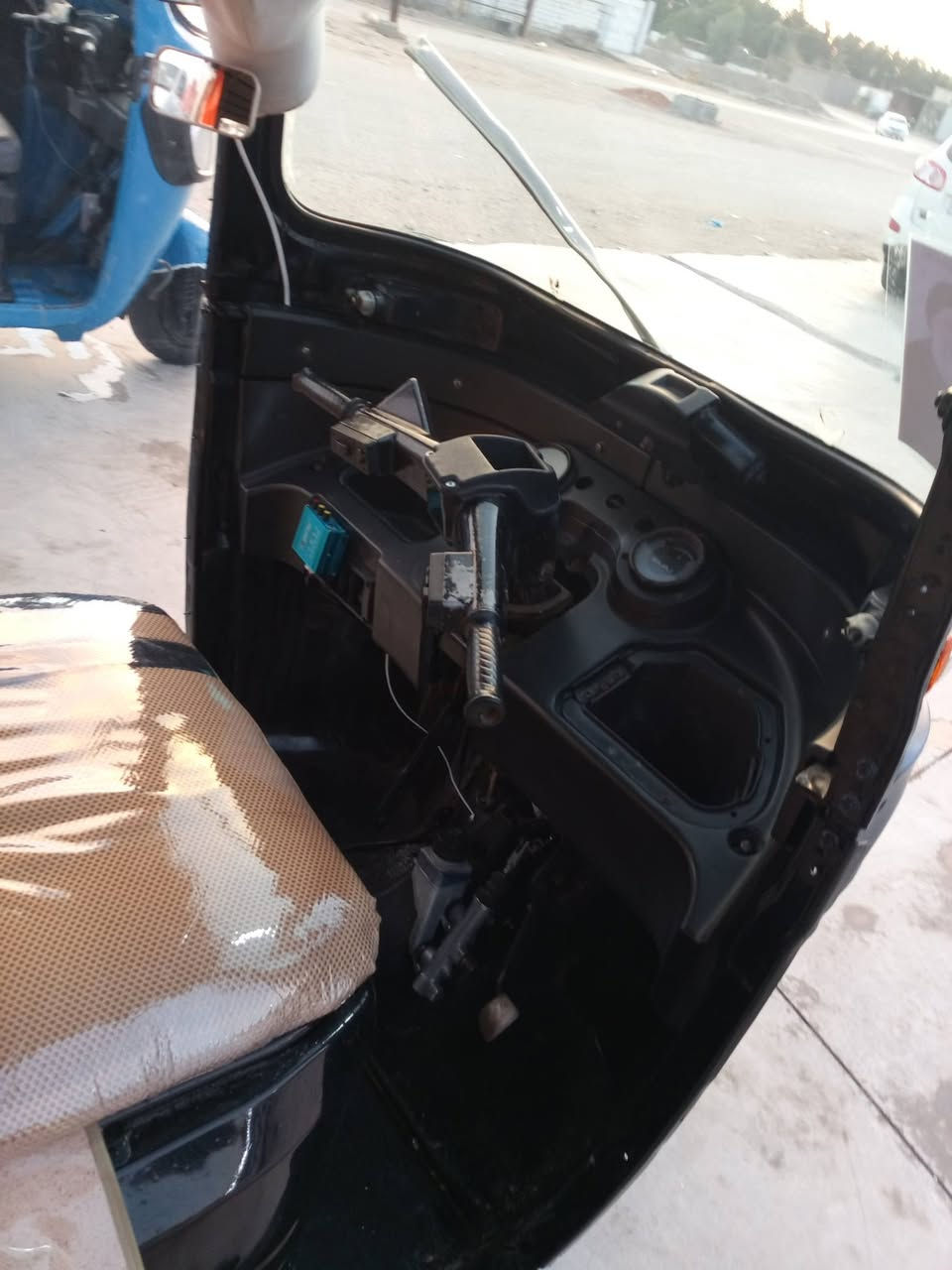 السلام عليكم تكتك للبيع  موديل 2017
تكتك حلوه ونضيفه مصبوغه عام مصلح خياسات كامله اي خياس مابيهة  مكينتهة زينه شلعه ومعدل خير من الله  كهربائيات كلهة شغاله  دوشمه جديده سفريات جدد  دمام بيهة العنوان بابل المسيب السعر 3.250بي مجال تنويه التكتم اوراق قرار قاضي قرار قاضي بس ينزل القرص تترقم   المايعجبه سعر لا يتصل ***********
