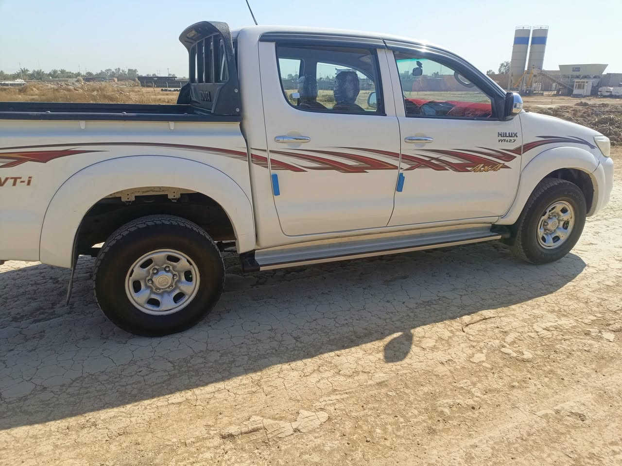 السلام عليكم
هايلوكس فورويل 2014 كير واتماتيك
 مكينه جديده ما مفتوحه 
رقم بغداد دولي 
سياره بيها صباق
مكانات 
***********
اخوان رقم صاحب السياره خاص ما موجود
