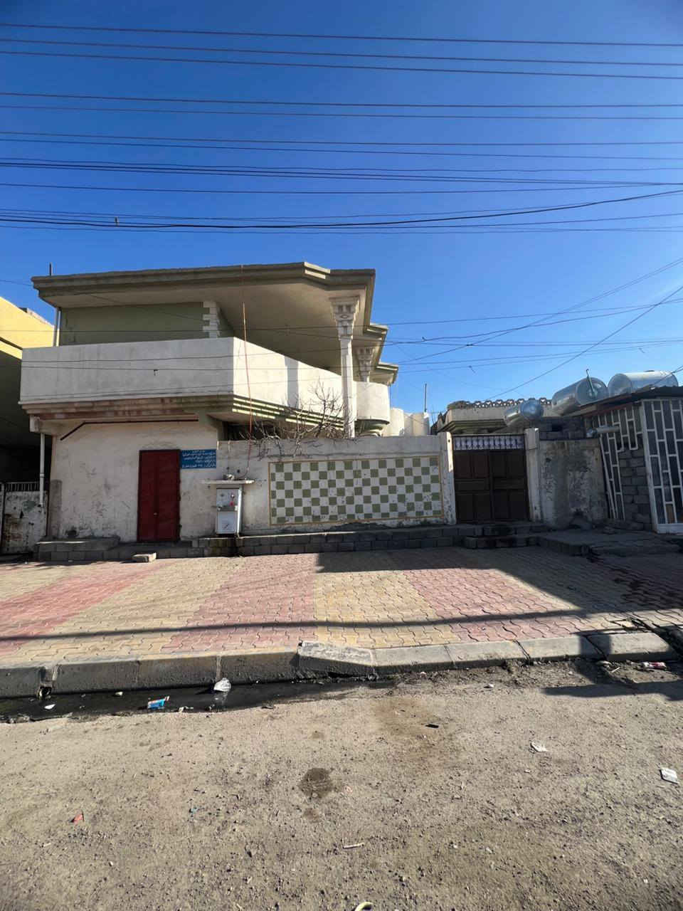 السلام عليكم بيت للبيع عل شارع العام قرب كراج الموصل الاستفسار عله هذه الرقم ***********
