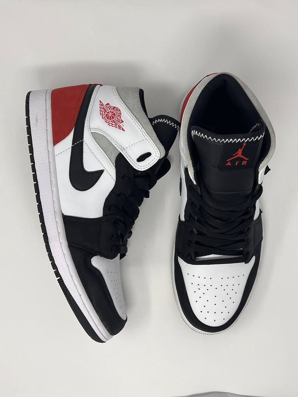 جوردن ون باله اصلي ممستعمل قياس 44(28.5سم) اصلي باركود شغال، السعر ٣٠ الف دينار قفل يوجد توصيل جميع محافظات للتواصل خاي او واتساب ***********
