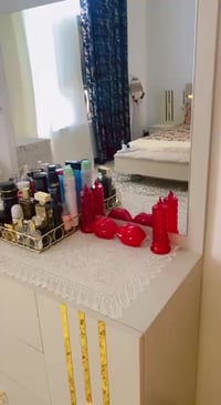 غرفة نوم للبيع تركيا تتكون من ١٠ قطع مصار ٤ اشهر من اخذناها  جديدة مثل...