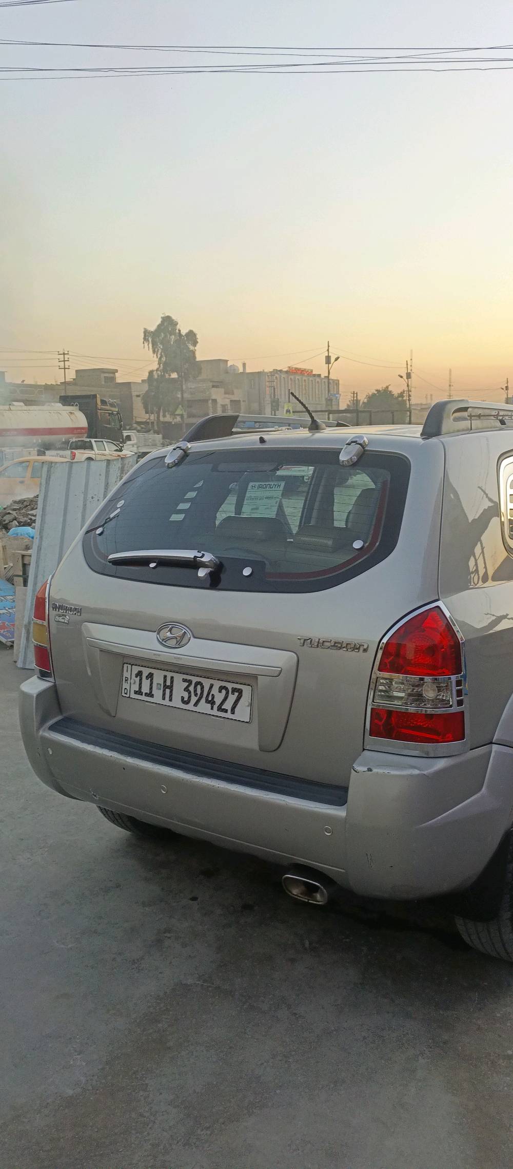 السلام عليكم
توكسان 2009وارد خليجي فتحه السياره خير من الله من صدر ومكينه وكير وكهربائيات كلها درجه اولى 
السياره مكفوله ما عده الجاملغ الامامي جهة السايق مصبوغ بدون معجون و السياره ماشيه ١٤٨ مال بيت 