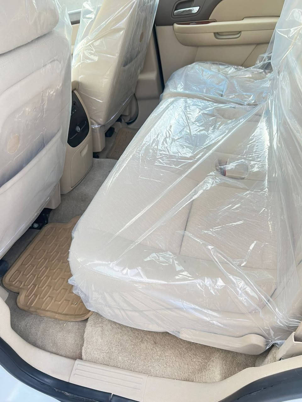 السلام عليكم من رخصه الادمن المحترم تاهو خليجيه مكفوله مديل 2011 بدون كص بدون حادث جاهزه من جميع النواحي مكانها بصره بيها ارقام اصليه شرط اصليه ***********
