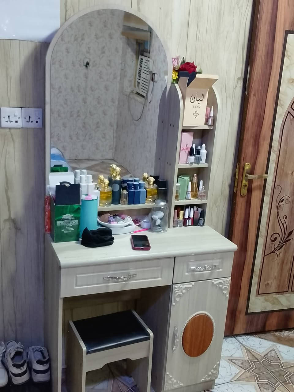 غرفه شبابيه للبيع في الحسينيه  منطقه الخمستالاف تحتوي على كنتور 4 باب ميز توليات مع الطبله  وسريرين نفر واحد مثل السرير الذي معروض في الصورة نظيفه جدا مستعمل 3 سنين فقط
السعر 320 وبي مجال بسيط جدا 

للاستفسار اكثر على الرقم الظاهر 

***********
