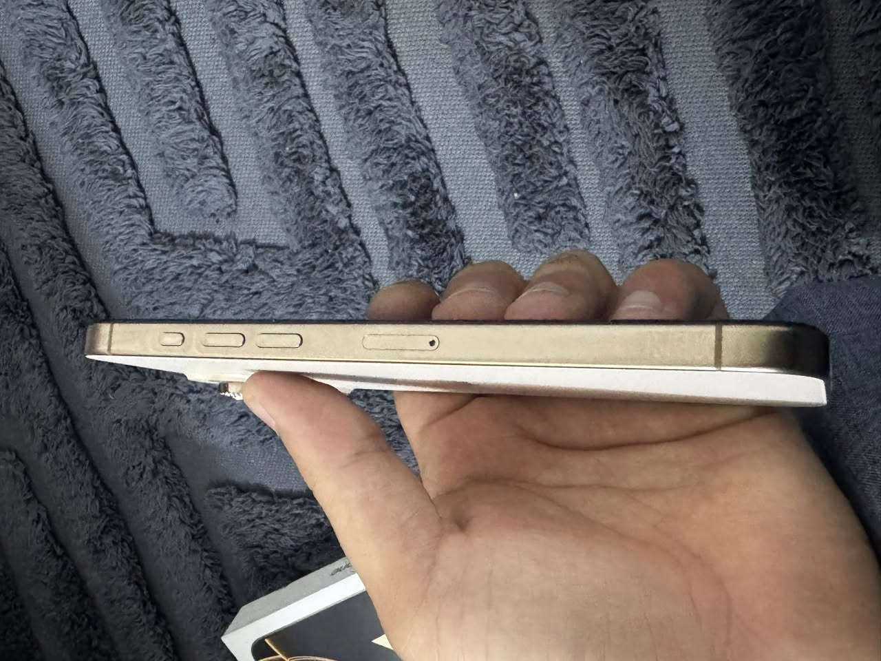 سلام عليكم 
ايفون 16 برو ماكس شرق اوسط بعده بل ضمان بطاريه 100 مشحون 221 مره
كامل ملحقات
الجهاز بي تعليك بسيط 
السعر مليون و200
*********** 
مكاني بغداد
