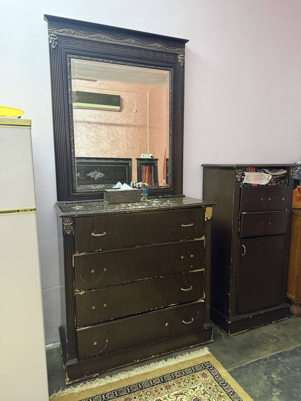 للبيع غرفه اخشاب تركي تتكون من ٦قطع
مكانه حديثه الحي العسكري 
السعر 
 ٦٠٠وبيه مجال 
***********
