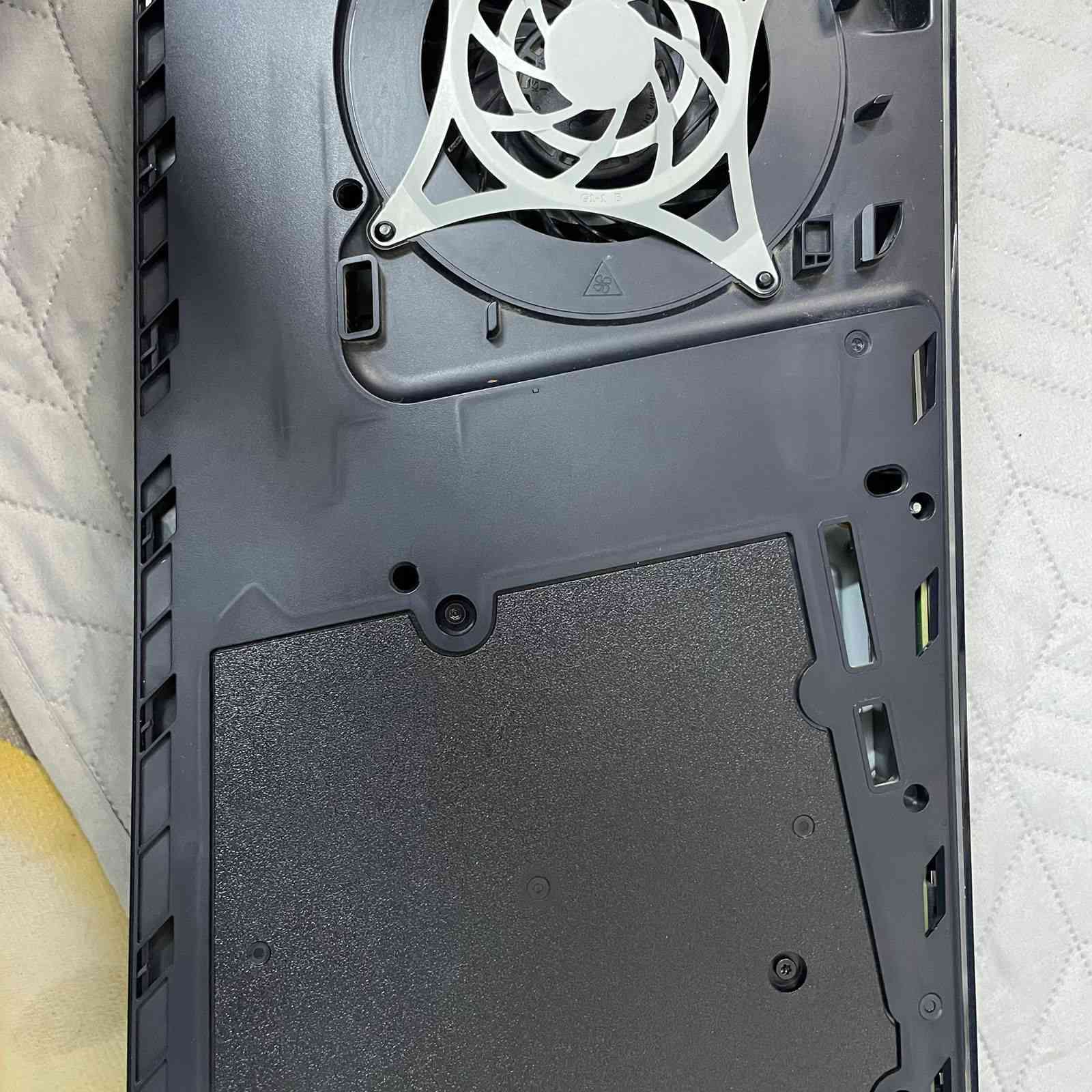 بلي فايف سلم أوربي كامل ملحقات الاصليه مع الكارتونه و الوايرات الاصليه بدون حساب يجي السعر 525 قفل قفل قفل الي يريد اقل من هاذ السعر الا يعلق مكاني بغداد ***********
