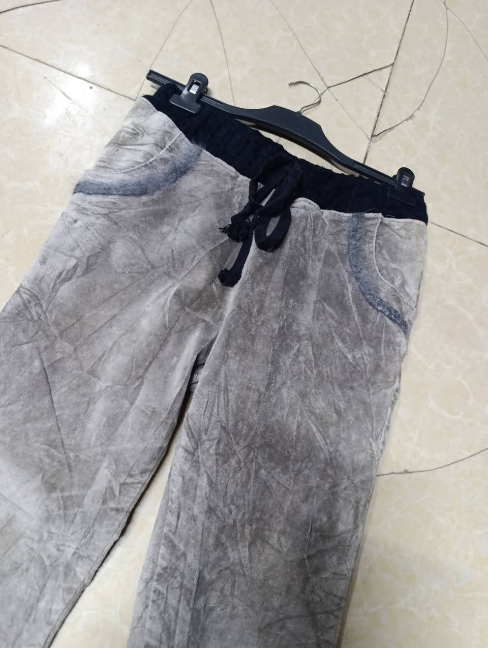 فتح بجامه بلوز قديفه وبلوزات صوف اليوم القطعه ٥٠٠٠ آلاف ٣قطع ب١٠:&الاف قياسات بناتي محير  وقياسات من ٣٦ الى٤٠ لاستيك وكمر الان العنوان العامريه شارع العسل مقابيل مكتبة العربيه داخل القيصريه حجز خاص او واتساب ***********
