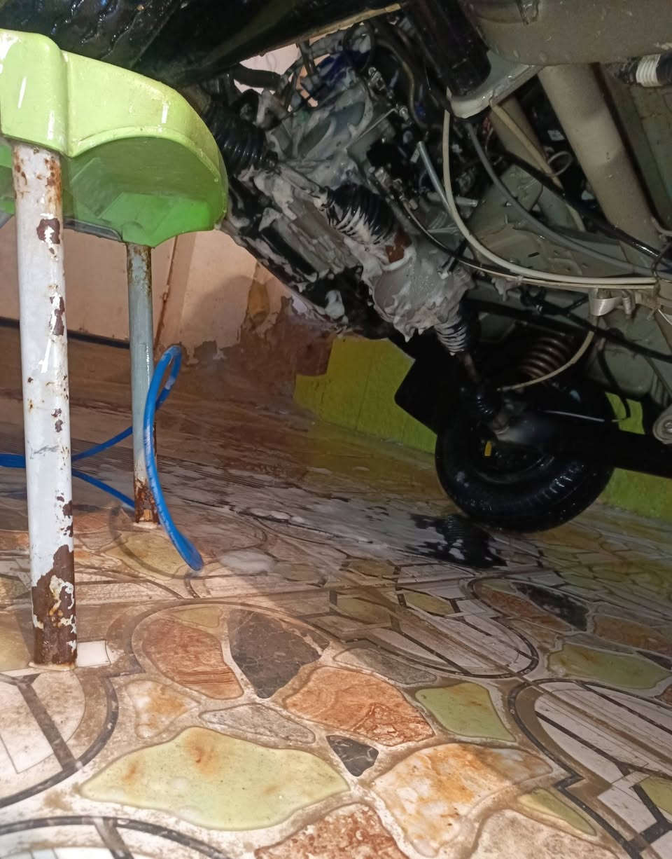 بويه وين اليدور نضيف باجاج مضلع موديل 24مرقمة ولوحات  وسنويه بيهه ثاني يوم اداورلك سعر 11وبيهه مجال مستعجل رقمه كربلاء ***********
