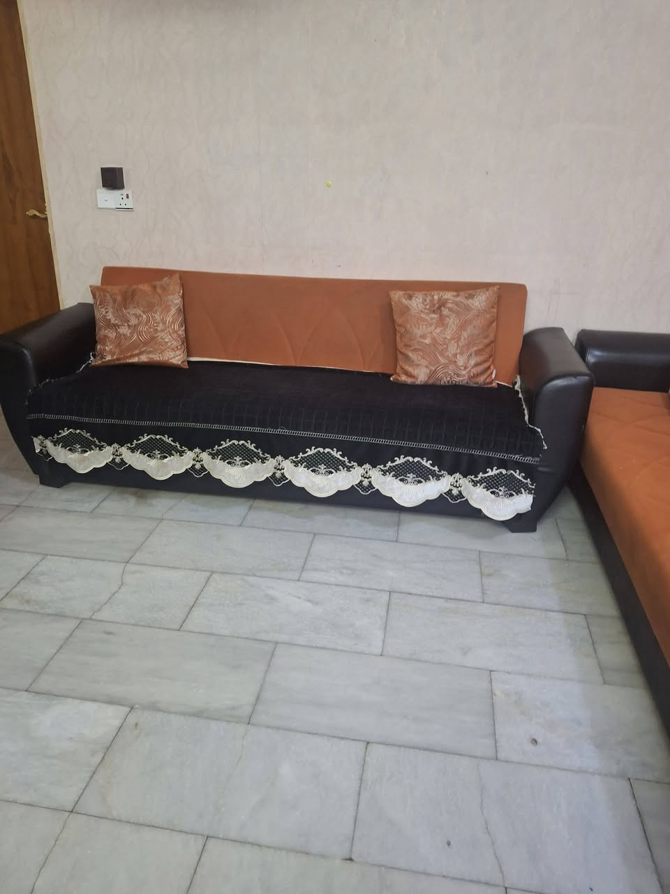 تخم تركي نظيف ١٠مقاعد(قنفتين ٣ وقنفة ٢ وكرسيين ) السعر ٣٥٠٠٠٠دينار للتواصل *********** الحلة
