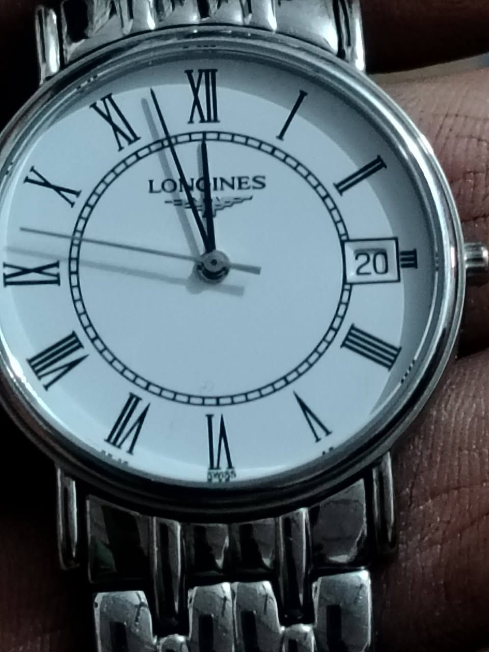 يا الله
تحيه طيبه 

للبيع ساعه ماركه لونجين الجميله جدا 

القطر 32 ونص

الساعه بلاديه بالكامل 

كوارتز بطاريه 

المينه لوك نظافه الساعه جيده جدا

السعر 230 دولار 

يوجد توصيل


**إذا كنت صاحب هذا الإعلان وتريد حذفه لأي سبب، رجاءا أرسل رسالة إلى الدعم الفني**