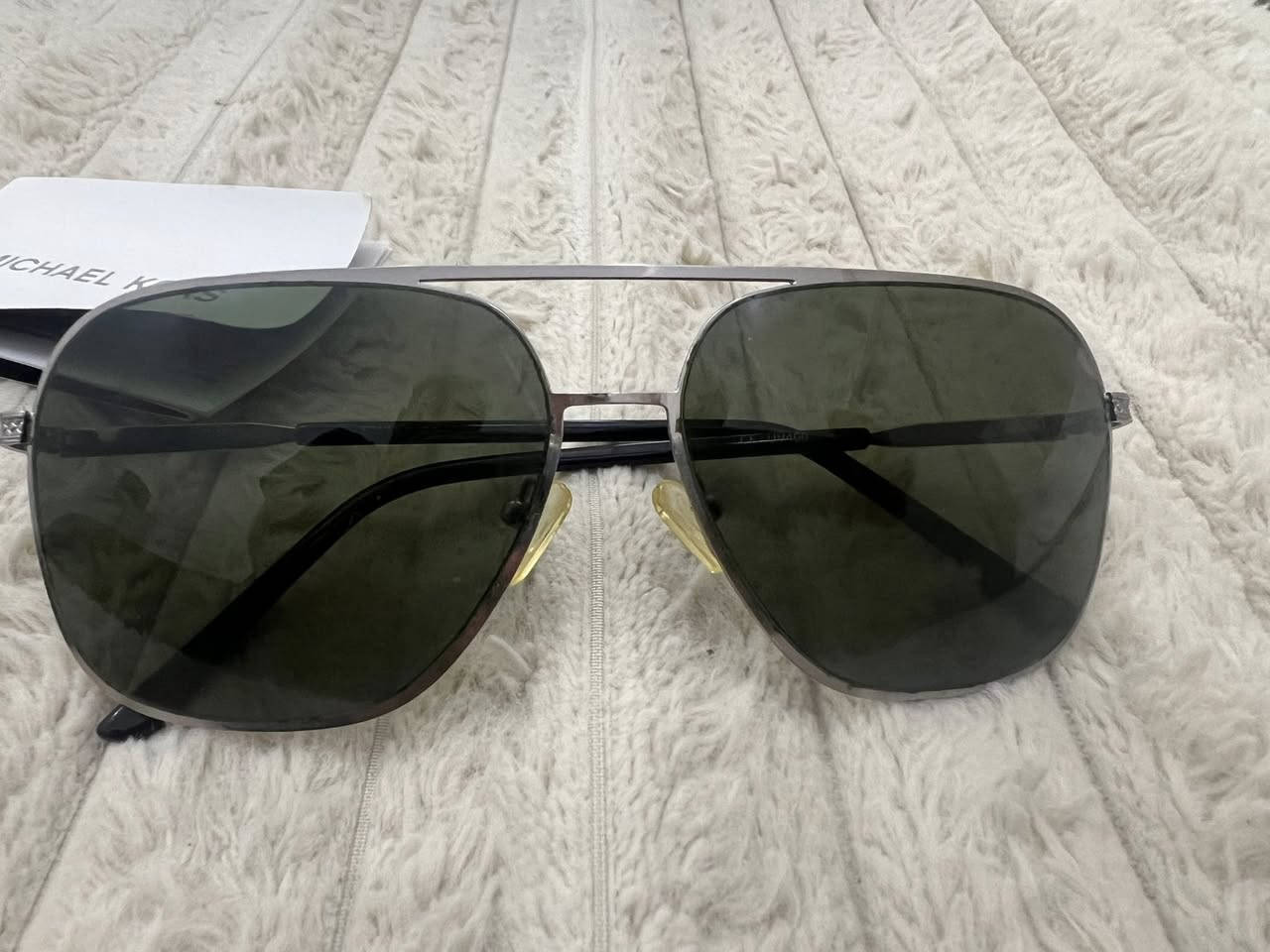 نظارة شمسية مايكل كورس اصلي صناعة ايطالي اصلي موديل طيارين


**إذا كنت صاحب هذا الإعلان وتريد حذفه لأي سبب، رجاءا أرسل رسالة إلى الدعم الفني**