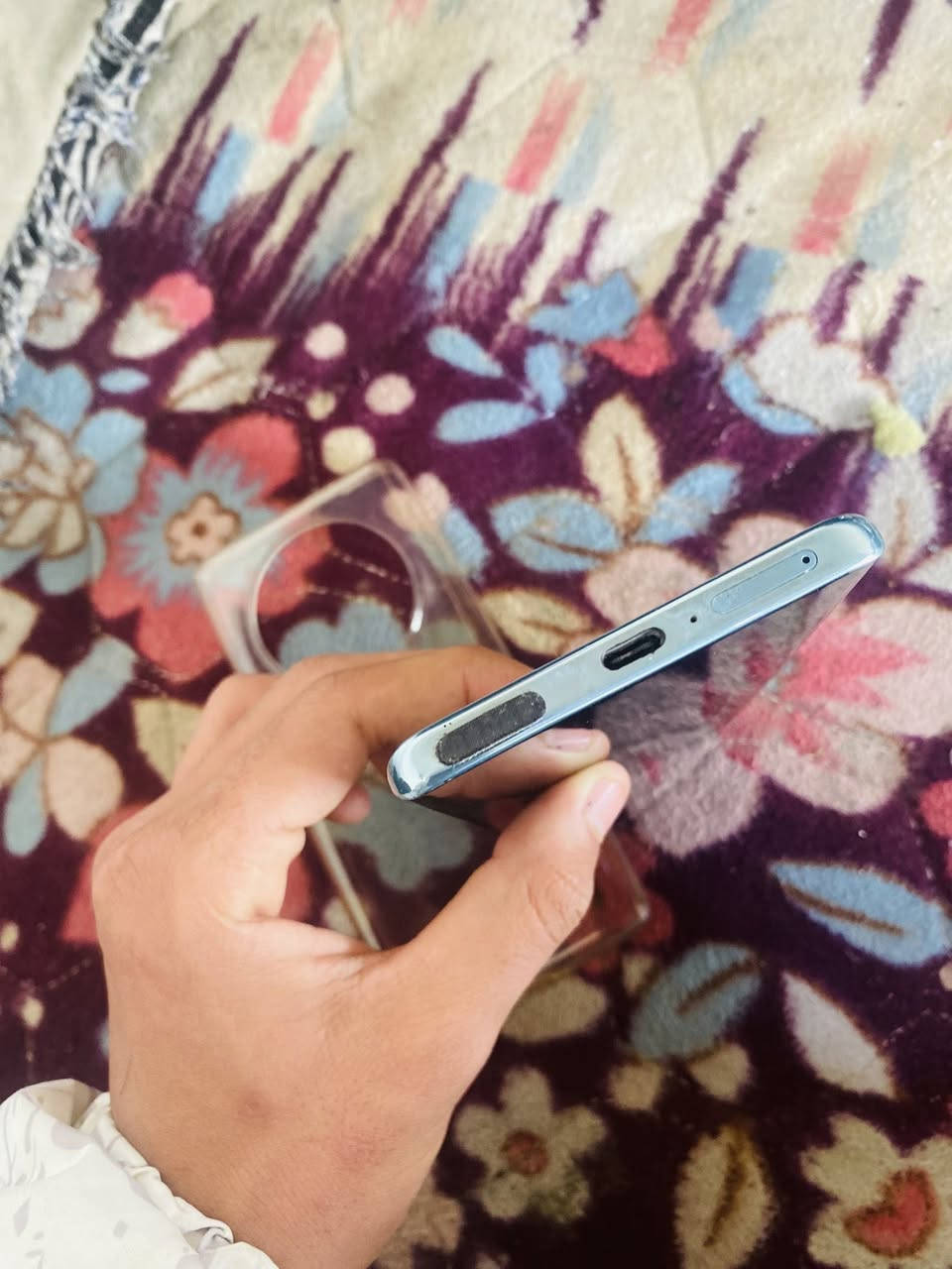 سلام عليكم جهاز HONOR X9c للبيع نضافه١٠٠/١٠٠ ذاكره٢٥٦ بطاريه٦٦٠٠  وكاله صارله شهر من اخذته كارتونه وغراضه كاملات رقمي ***********
