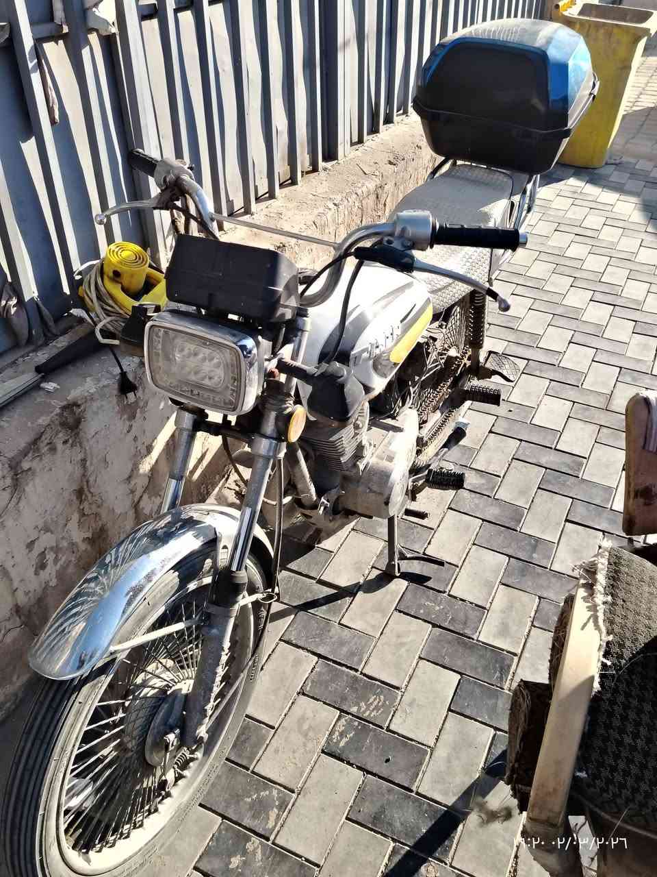 للبيع ٢٥٠ قفل
بغداد شارع فلسطين
***********
