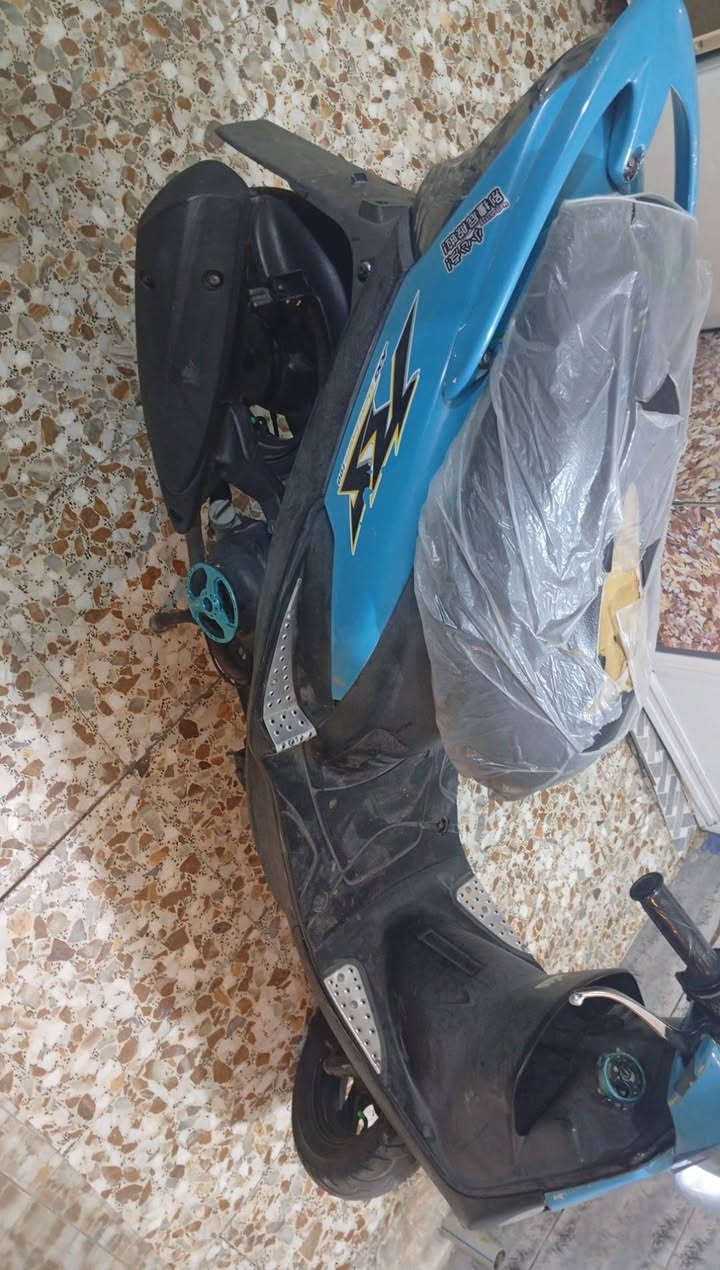 السلام عليكم دراجه ماكس عدله مكفوله كفاله عامه من الجاملغ للجاملغ عارضها ب850وبيها مجال صالها 5اشهر من نازله مكاني حي الجوادين الخطيب للاتصال على الرقم ***********غير متواجد على الفيس واحنه بالخدمه
