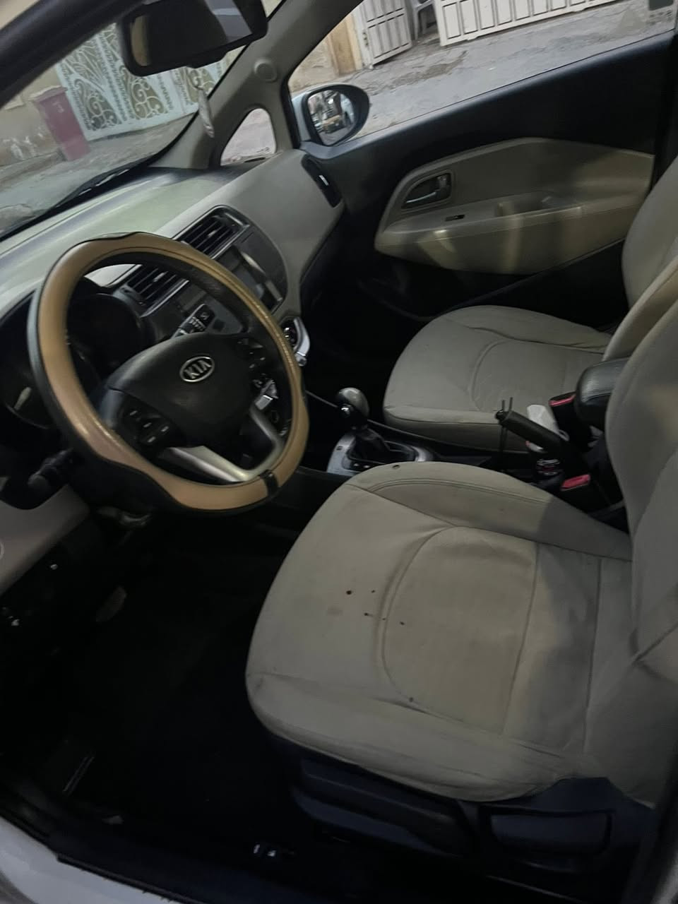 للبيع كيا ريو 2012 خليجي 🚗
المواصفات:

- محرك 1600
- بارد (مكيف ممتاز ❄️)
- جام لغ أمامي
- عكس السايق
- رقم بغداد
- فول مواصفات (عدا البصمة)
- ممشى 148 ألف

السيارة نظيفة وجاهزة للاستخدام، ما تحتاج صرف.

📍 الموقع: بغداد
📞 للاستفسار: ( *********** )

السعر: (105 وبيها ومجال بسيط )

الي جاد يتفضل يتواصل.
