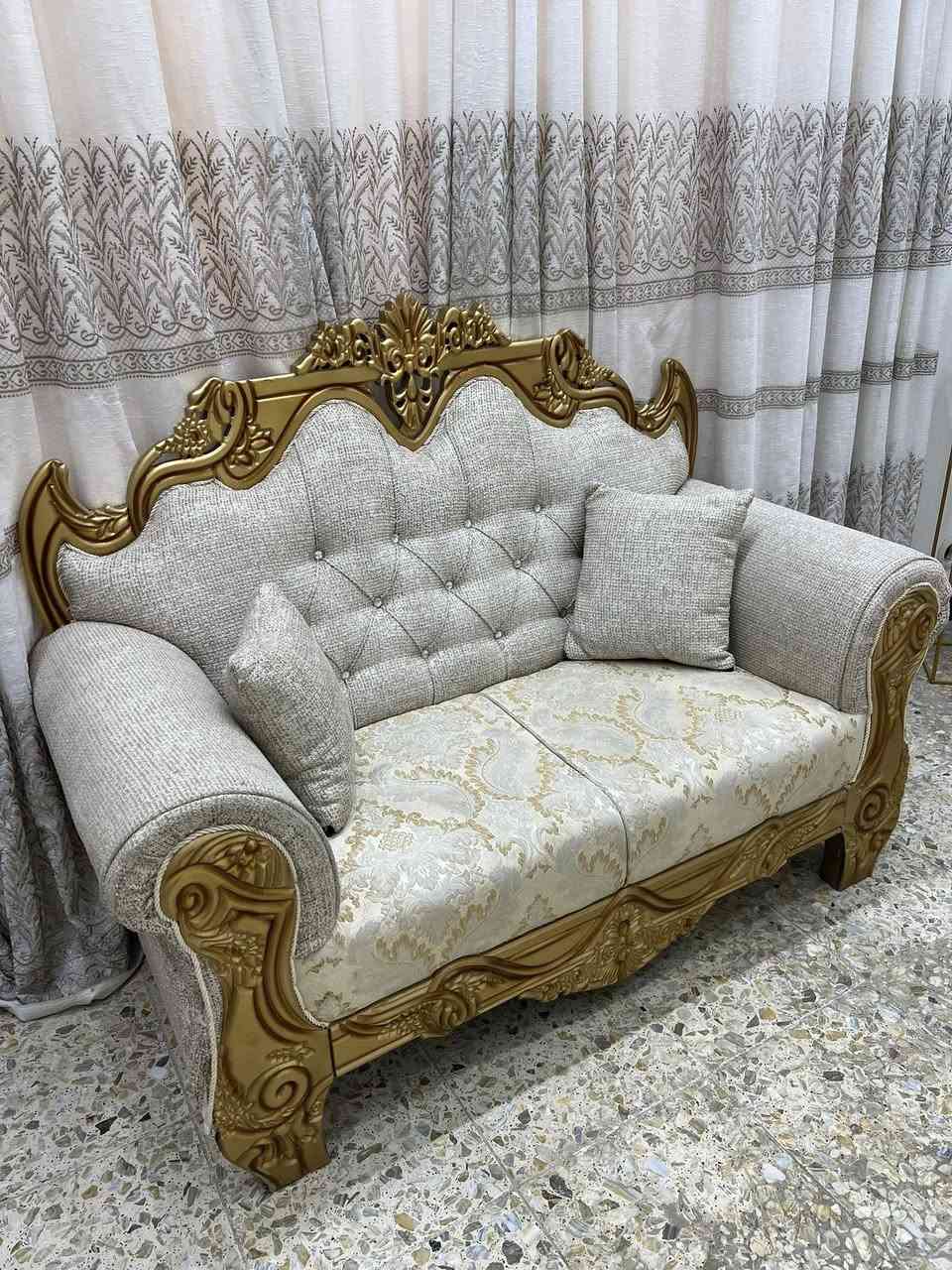 سلام عليكم تخم ١٠مقاعد للبيع
مكاني المشتل شارع المدارس 

0774 984 1747

