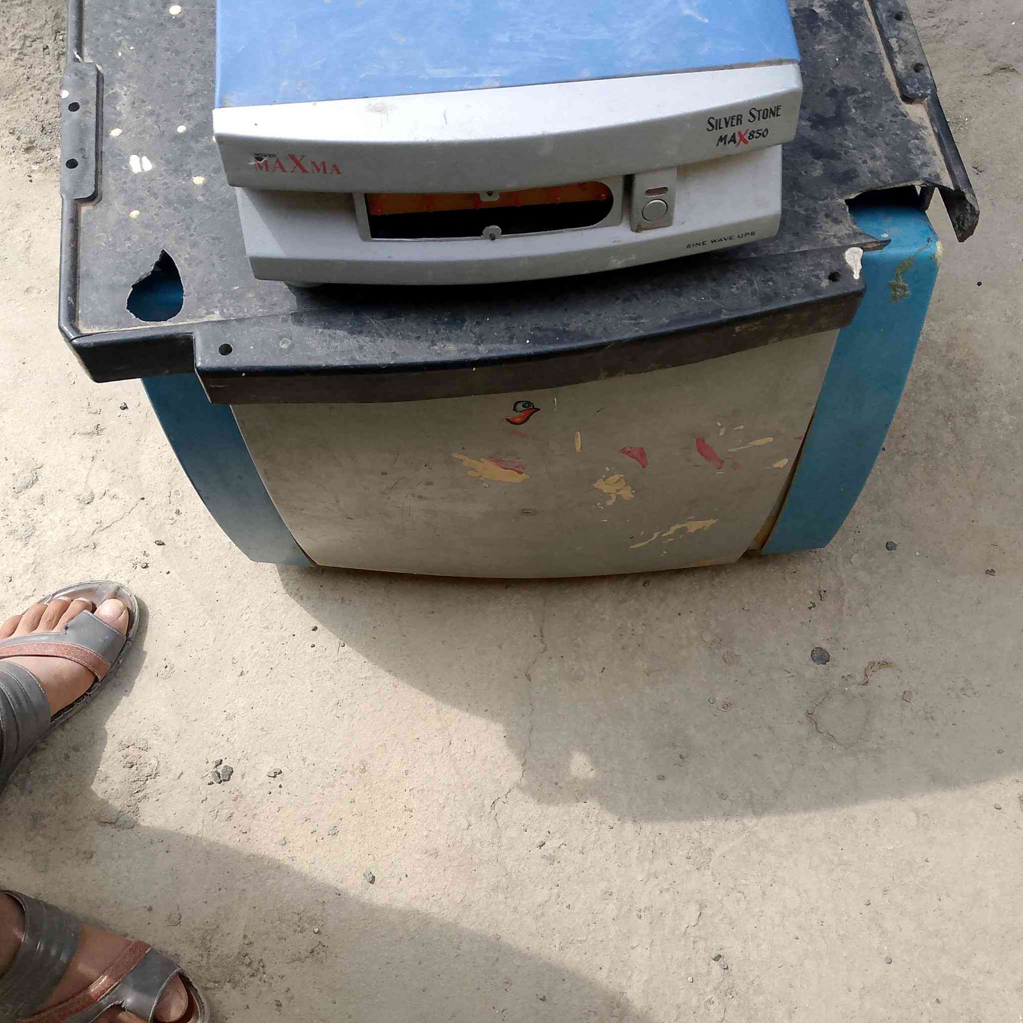 عاكسه مكزمه الاصليه ب 100وبيها مجال ***********
