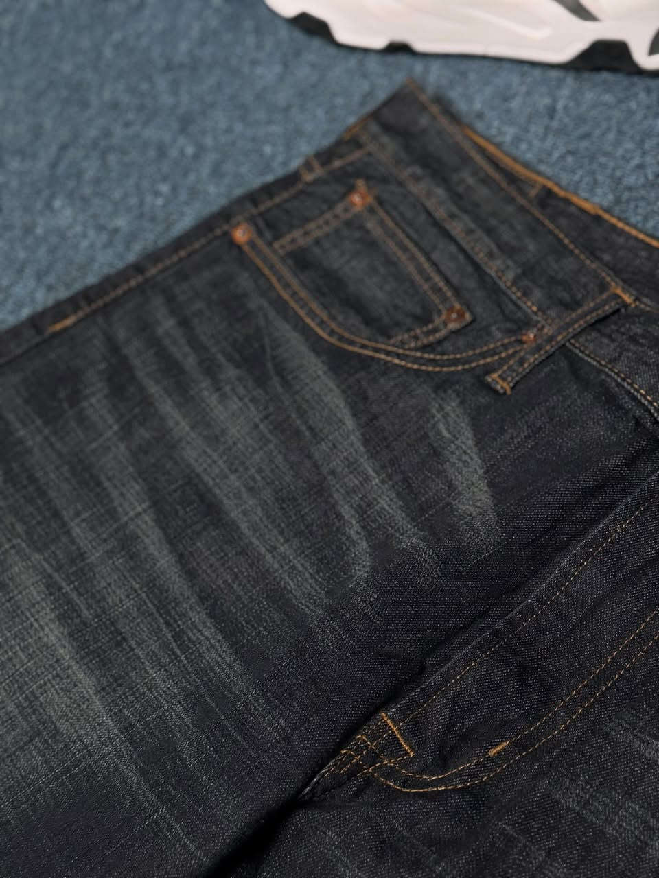 AMERICAN EAGLE 
جينز ماركة امريكان ايكل 
لون ازرق داكن مائل للسواد
خامة قطن 100% 
قالب مستقيم 
مريح عملي للاستخدام اليومي 
خيوط بلون نحاسي تبرز جمالية الجيوب 
لون عملي يسهل تنسيقه مع جميع الملابس 
بلد الصنع : الصين 
القياس : 40 
عرض الكمر : 51 سم 
الطول : 109 سم 
عرض الحجل : 22 سم
السعر : 45 الف 
توصيل مجاني داخل بغداد وباقي محافظات العراق 🚚


**إذا كنت صاحب هذا الإعلان وتريد حذفه لأي سبب، رجاءا أرسل رسالة إلى الدعم الفني**