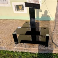 متوفر طاولة  تلفزيون زجاجية و حامل شاشة  درجة اولى  وتصميم راقي السعر ...