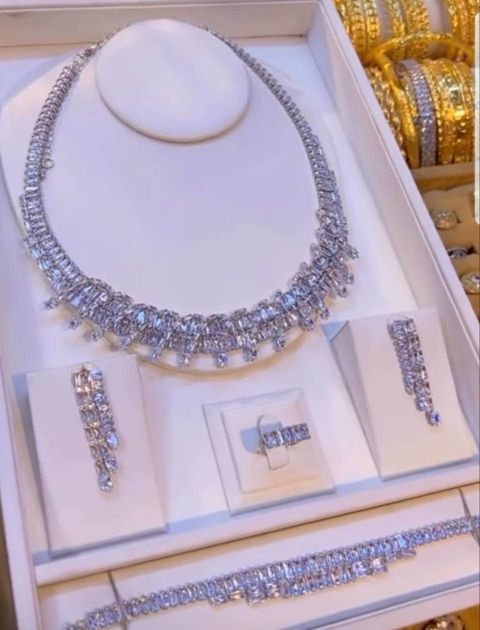 احلى طقم للعروساات طقم زاركون طلاء ثابت


**إذا كنت صاحب هذا الإعلان وتريد حذفه لأي سبب، رجاءا أرسل رسالة إلى الدعم الفني**
