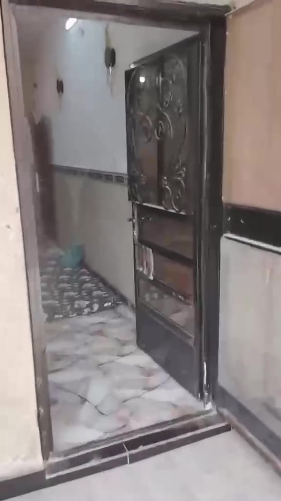 سلام عليكم للبيع بيت 60 متر الري المربع الاول محله 861 خلف الشارع العام
يحتوي على طرمه وصاله ومطبخ وصحيات 
الطابق الثاني غرفتين نوم وبلكونه 
وسطح للاستفسار اتصال على الرقم صاحب الدار ***********
