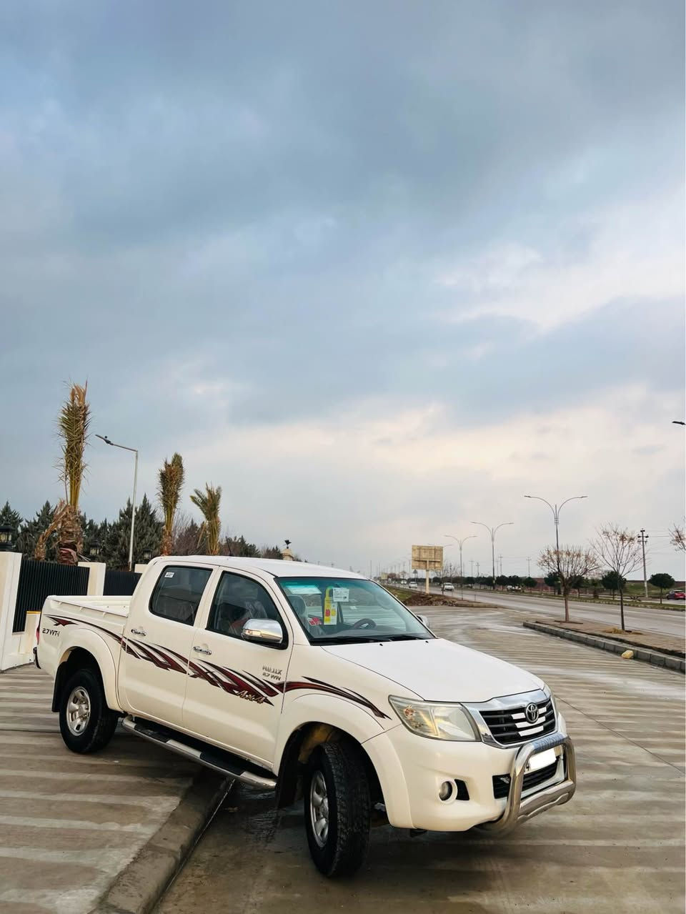 تويوتا مه رزي 
موديل 2014
رقم سه نه وي جديد 
بي سبغ 
گير مكينه شه رت 
موبايل *********** اكر, نينوى
