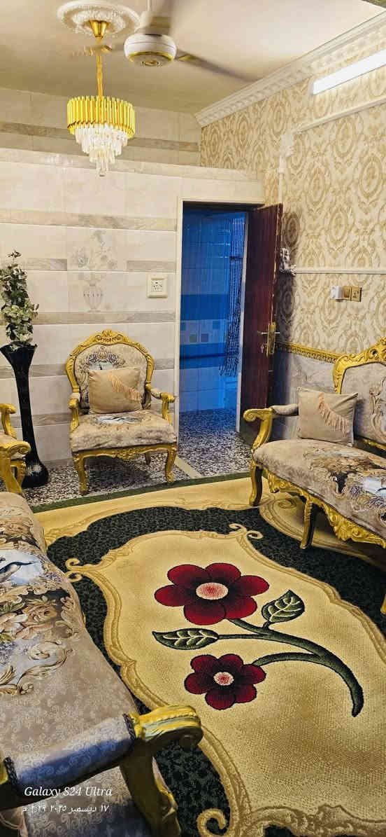 كارثه  لااول مره من مكتب التميمي
السلام عليكم 
مشتمل للبيع المساحه 60 متر ركن  بسعر مناسب 
الواجهه 6 ونص متر 
النزال 9 متر 
العنوان :- الشرطه الخامسه/قرب جامع الجميلي /مربع ال300/
يحتوي على/-غرف نوم عدد2/صاله/مطبخ/صحيات2/منور/بيتونه/سطح/طرمه كبيره/
طابو صرف/نظيف جدا/ركن/شارع عريض20 متر/رصيف3متر/
للاستفسار الأتصال 
***********
***********
يتوفر واتساب
