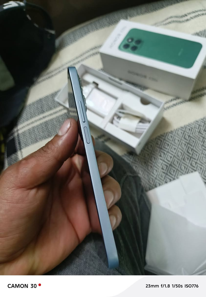 للبيع هونر 8 بي ذاكره 512 عشوائيه 8 + 8 بغداد منطقه الحسينيه مال الراشديه وهذا رقم الهاتف *********** السعر 170
