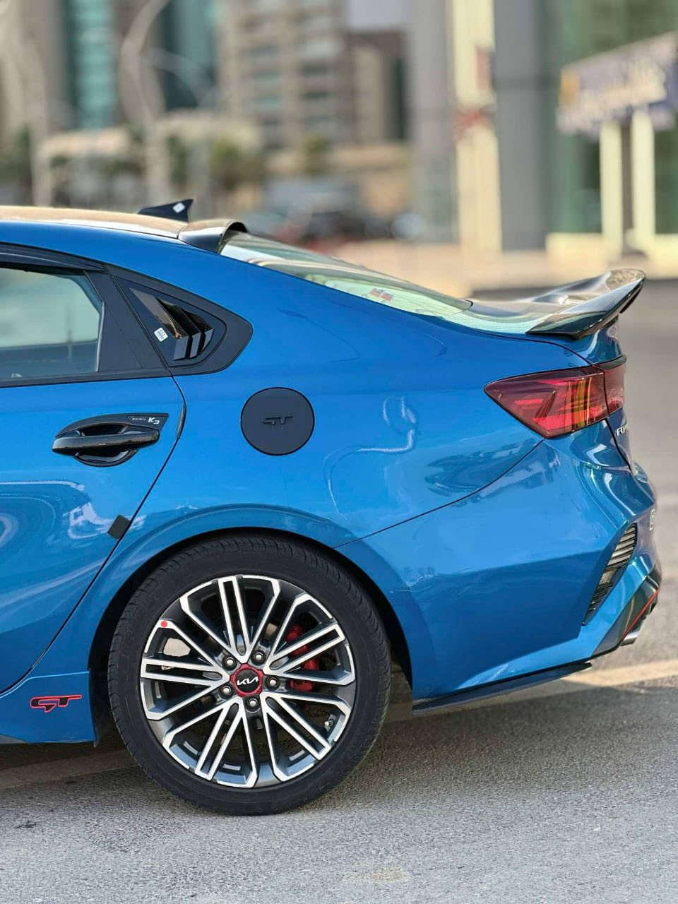 السلام عليكم.     فورتي GT (كير عادي )
كيا فورتي جيتي  موديل 2022 موصفات فول

سياره مزودة من شوته وعطاس 

وبرمجة طلقات 

ضرر سياره جانبي من امريكة قطعتين  ونص جهت نفر 

ارباك ستيرن فقط 

فتحه سلايت 

كشن حار تدفئه

ماشيه 46 mi

لون جويتي مميز 

اني شرعي مالها بيها كاربون الكتروني 

مكان سياره موصل شارع مركز 

سعر سياره (133)بيها مجال قليل 

تصال على ارقام  كورك *********** اسيا ***********
