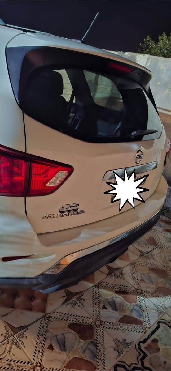 السلام وعليكم 
نيسان بافندر مديل ١٨ وارد  بيها جاملغ امامي مبدل فقط السيارة جاهزه محرك كير كفاله تبريد ٣ قطع حداده تخم تاير رقم بغداد جاهز للتحويل  السعر ١٣٨ وبيها مجال اتصل وتدلل
***********
