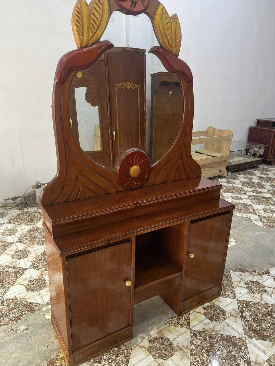 غرفه عراقيه للبيع المكان سوك المفرك تواصل وتساب***********
