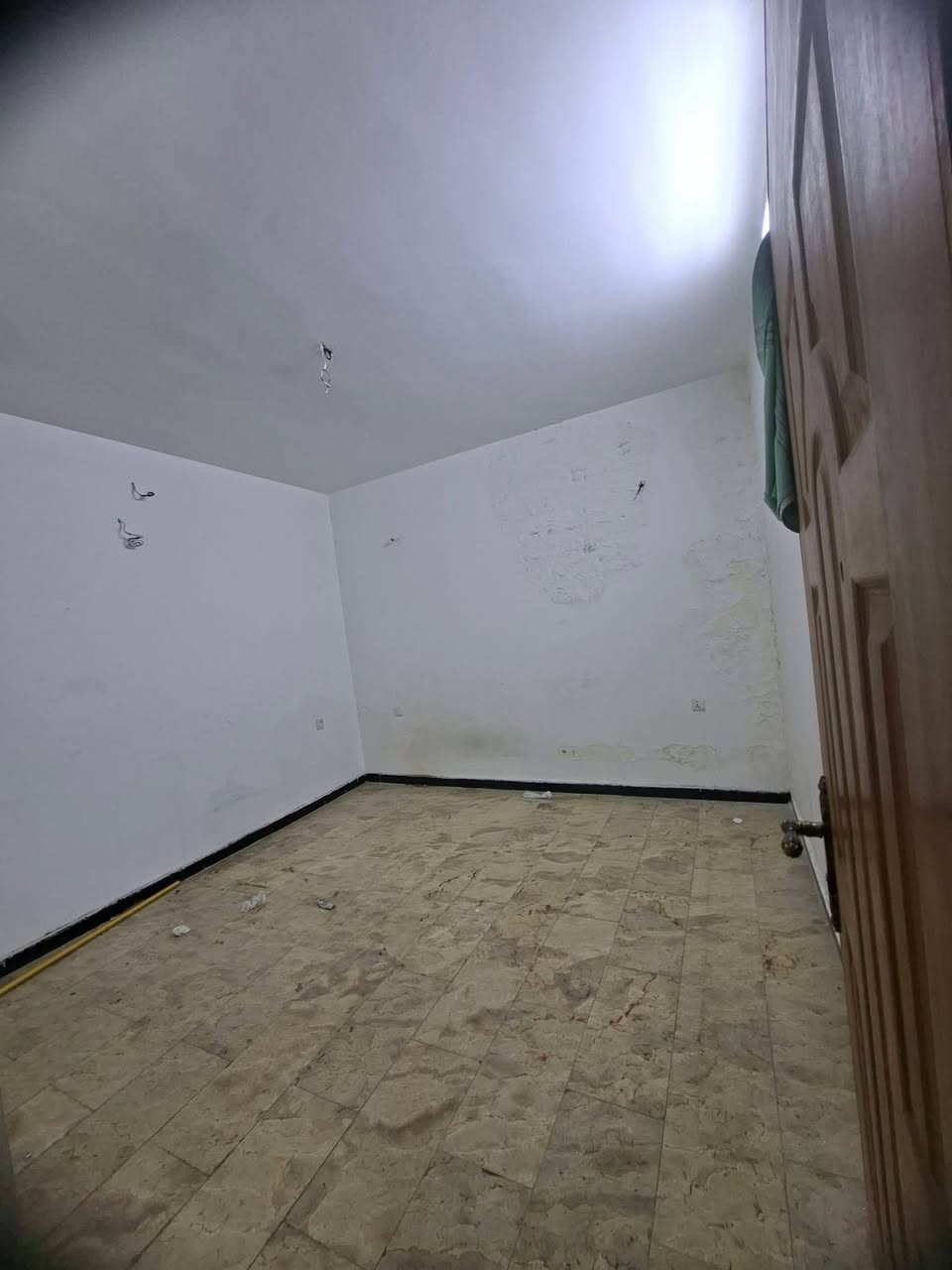 سلام عليكم
اللايجار 60 متر 
يحتوي على صاله 
مظبخ خدمات 3 
غرف نوم 
يجاره 750 
***********
