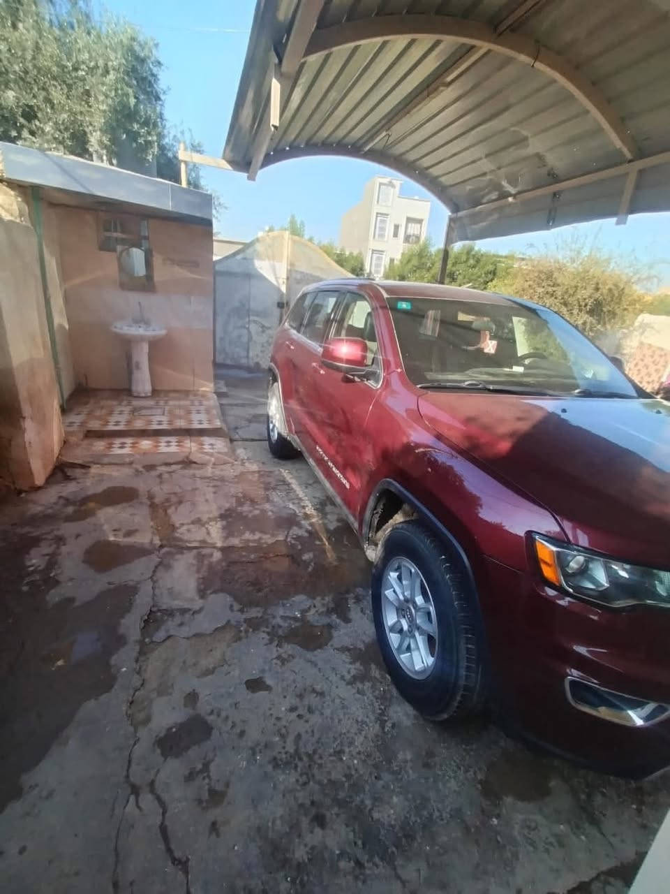 للبيع: جيب جراند شيروكي لاريدو
الموديل: 2019
المحرك: 3.6 V6
المسافة المقطوعة: 119 الف كم
الوارد: أمريكي

📌 المواصفات:
 • بصمة تشغيل
 • كاميرا خلفية
 • أنماط قيادة (Normal – Sport – Eco)
 • نظام ستارت ستوب
 • نظام أوتو بريك عند الرجوع
📌 الحالة:
 • السيارة بحالة ممتازة، كلش نظيفة
 • بيها بنيد وشويه من الجاملغ الايسر شي 
 • شرط بدون دواخل 
 • حاضر من كلشي، شغل واطلع 
السياره جداً جديده واي مصرف ماتصرف عليها 
    سياره جاهزه وبالعافيه على اليخذها  
صور الحادث في امريكا مرفق مع المنشور
📌 الملكية: رقم بغداد 
 • السيارة باسمي، التحويل مباشر
 • السعر  (203 $ورقه )
وبيها مجال  للطيبين 
📍 الموقع: بغداد _ابو غريب 
            قرب شارع الزيتون 
للاستفسار اكثر  الاتصال +وات ساب 
📞 الموبايل: ‭0781 436 9166
