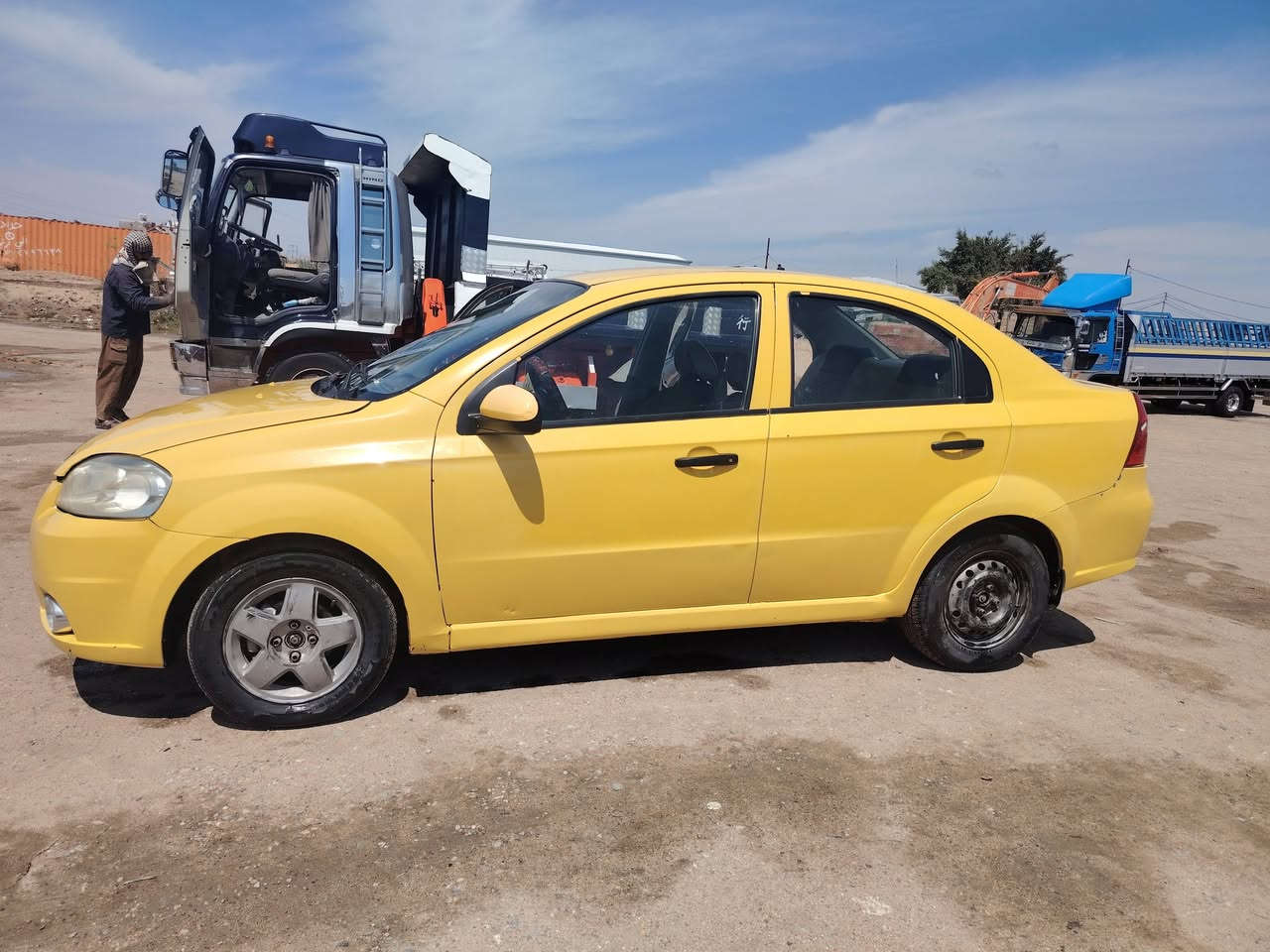 السلام عليكم ورحمة الله وبركاته 
افيو للبيع رقم واسط مشروع وطنيي ل28
شرط التحويل 
كير مكينه حدادي 70/100 تاير نص عمر 
كهربائيّة فول شاشه 
مكفوله اصوليات وعيب شرعي  
بيها طخه بجاملق الخلفي موضح بصوره 
تفاصيل اكثر 
اتصال *********** واتساب
