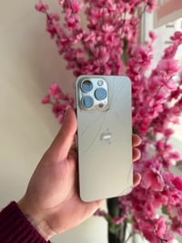 آيفون ١٥ برو ماكس • ٢٥٦ • الظهر مكسور