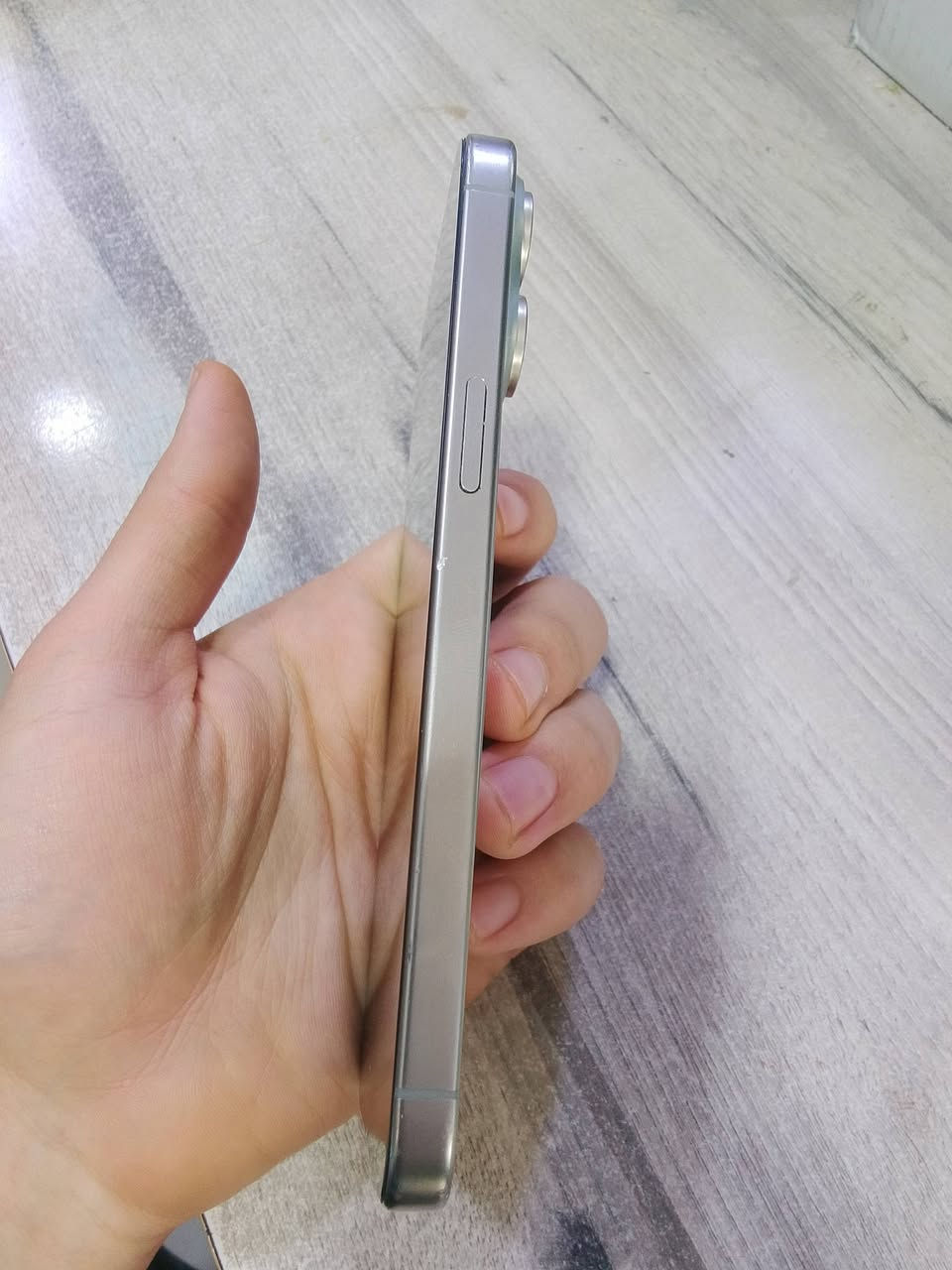 ايفون 15 برو ماكس
لون تيتانيوم دبل سيم نسخه شرق اوسط
 بطاريه 91 مشحون 458 مره
 شاشه مبدل وكاله جهاز شرط النظافة جهاز مكفول ضمان ذاكرة 256 السعر 800
***********
***********
