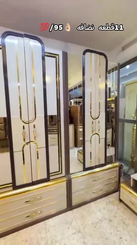 👑 _غرفة نوم ملكية 11قطعه
افخم غرفه ممكن شوفه 😍
*تحفة فنية تاخذ العقل*  
🛏️ *المواصفات*: سرير جك فخم  عملي 
جام برونزي انيق ✨
 كنتورين + كنتور منفصل 

💎 *المواصفات*:  
1. خشب MDF تركي + برغي وجوي حديد أصلي  
2. صبغ حراري عالي الجودة مقاوم للخدش  
قماش وتربروف اصلي 
سرير مخزن 
 *الحالة*: 100بل100 نظافة، شبه جديدة بدون أي ملاحظة  
🚚 *التوصيل*: مجاني داخل بغداد - المحافظات أجور نقل


**إذا كنت صاحب هذا الإعلان وتريد حذفه لأي سبب، رجاءا أرسل رسالة إلى الدعم الفني**
