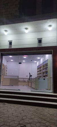 ورحمة الله وبركاتة  اخواي يوجد عارضات وفاترينات للبيع عده الغراض السفس...