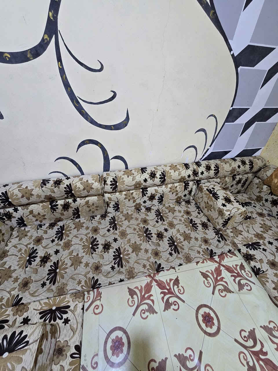 جلسة عربيةللبيع السعر 325 وبيها مجال للاستفسار مراسلة الرقم
***********
