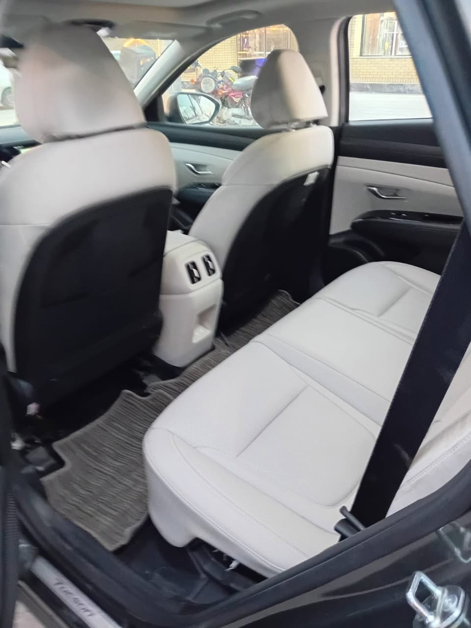 ‏سلام عليكم سيارة توسان هاي يبرد  سيارة جديدة ورد أمريكي 
‏ فول للأخير 
‏ بغداد 📞￼ ***********￼￼
***********
