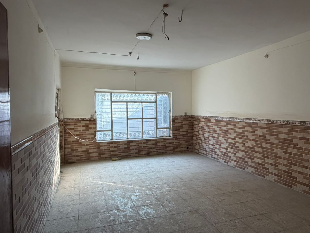⁨ ⁨ ⁨ 🏠بيت طابو صرف موقع مميز لبيع  بناء قديم ينسكن 🏠

. ((((🏢🏢🏢🏢 🧿🧿🧿)))) ⭕

الموقع // مقابيل المستشفى التركي جهة جسر الجمعية الشهداء الاولى 90م عن شارع 60 
 
المساحـــة الكليه / 200

الواجه / 10

التفاصيل // الطابق الاول /يحتوي ع كراج سيارة ثلاث غرف  نوم صالة هول مطبخ صحيات 

السعر :  ***********  محمد الجنابي المدهش  للعقارات⁩⁩⁩
