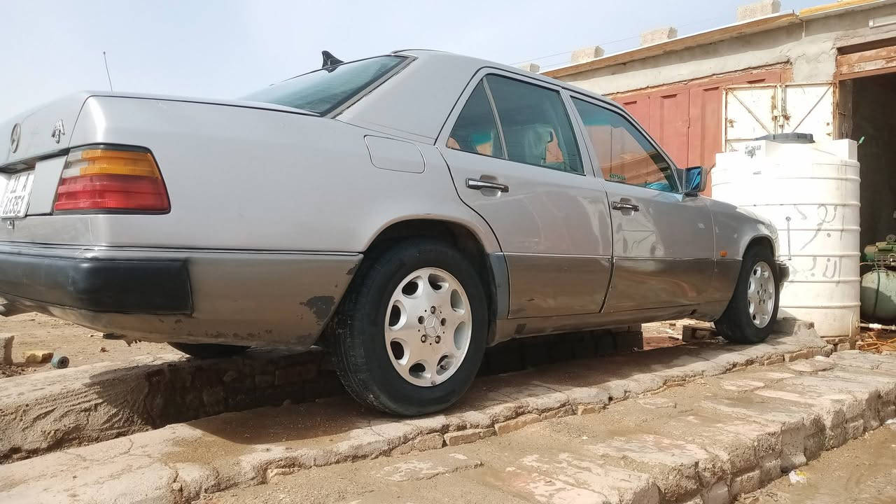 مارسدس دبه رقم نكليزي بسم عمي مداور ثاني يوم محرك ففتي أنسى الصرف وكير وحداديه  وتبريد وتخم تاير صارله يومين من شديته سياره جاهزه على اخر حبابه سعره ٦٣بيه مجال مكان ذي قار قضاء النصر رقمي ***********
