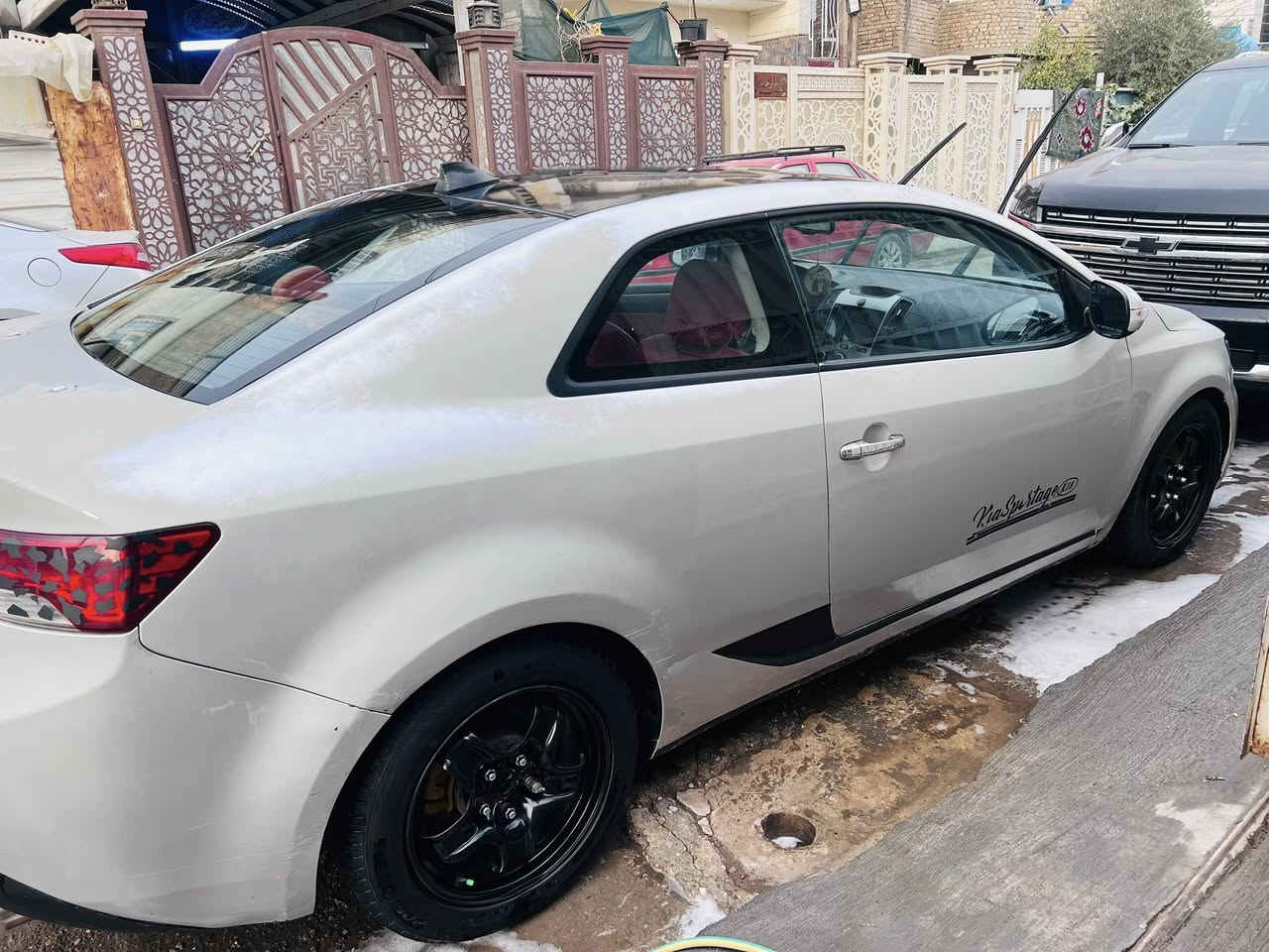 يا الله السلام عليكم
فورتي كوبيه  2010  فول مواصفات عدة البصمة وارد امريكي حادثها جاملغ خلف السائق مكينة 2400 دوش كير ومكينة بحالة جيدة جداً صدر جديد تخم تاير جديد تدفئة تبريد كلة شغال وبحالة جيدة جداً بيها جراد البنيد والصندوك السيارة باسمي الرقم الانكليزي الجديد السعر 78 وبيها مجال رقمي *********** مكاني بغداد الزعفرانية
